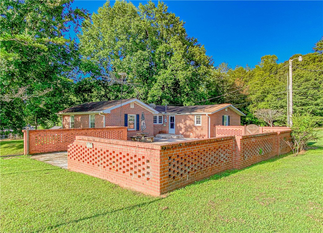 235 Crooks Road Seneca, SC 29678 - Photo 4 of 49 Gallery Image 4