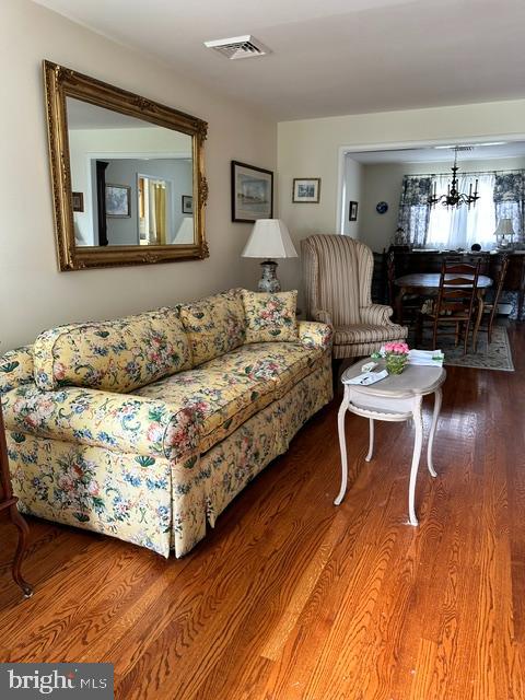 311 Potomac Road Wilmington, DE 19803 - Photo 2 of 20 Living Room