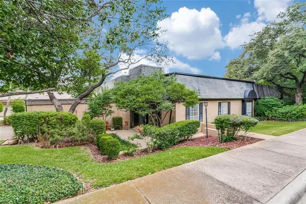 $2,900 | 10431 Pagewood Drive, Dallas, TX 75230
