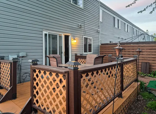 $2,800 | 824 Minnesota Circle, Carol Stream, IL 60188