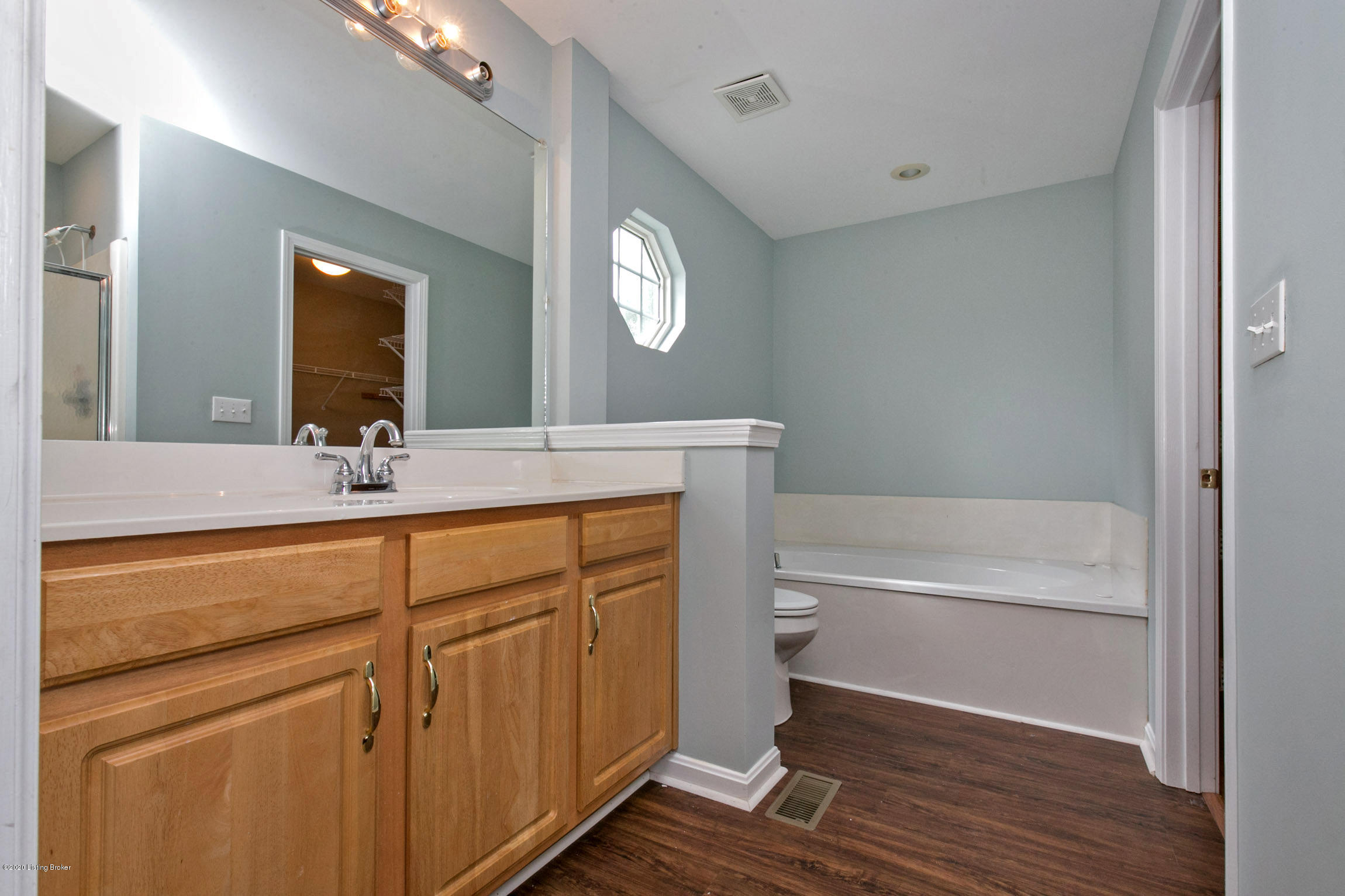 10019 Rimfire Road Louisville, KY 40291 - Photo 13 of 42 Master bath features separate shower, jetted tub, and walk-in closet