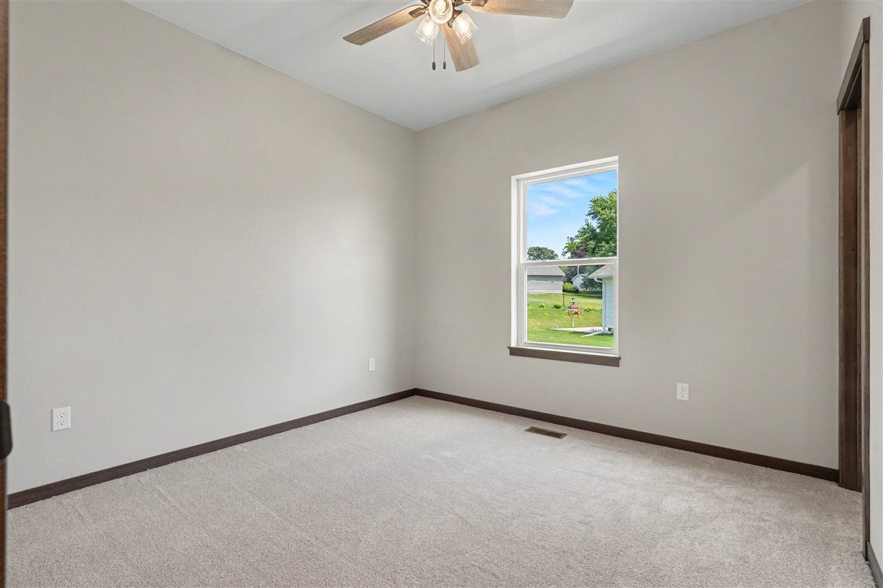718 Pointer Circle Center Point, IA 52213 - Photo 21 of 39 Gallery Image 21