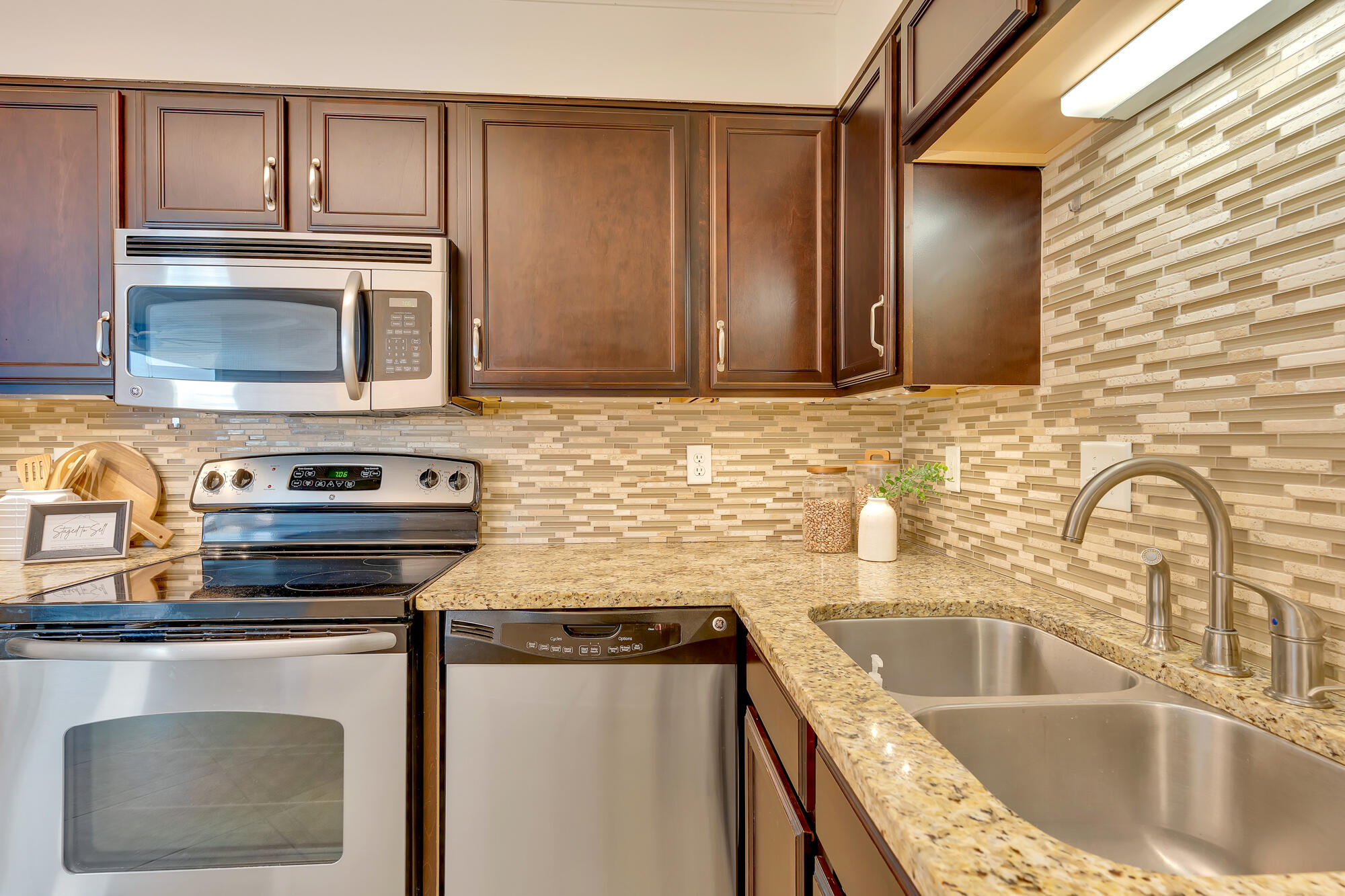 1131 Stringers Ridge Road, Unit 9C Chattanooga, TN 37405 - Photo 10 of 25 1131-Stringers-Ridge-9C-MLS-Photos-13