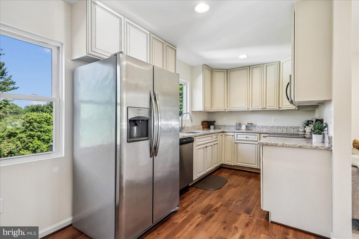 9235 Hummingbird Terrace Gaithersburg, MD 20879 - Photo 15 of 61 Kitchen
