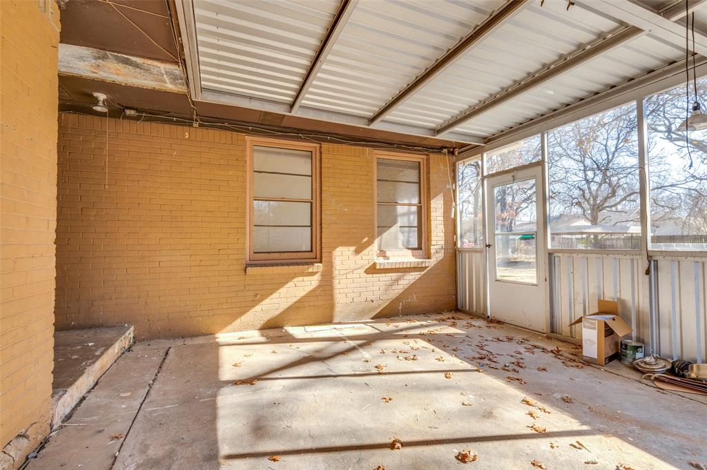 402 West Grauwyler Road Irving, TX 75061 - Photo 22 of 22 a view of a room with a large window