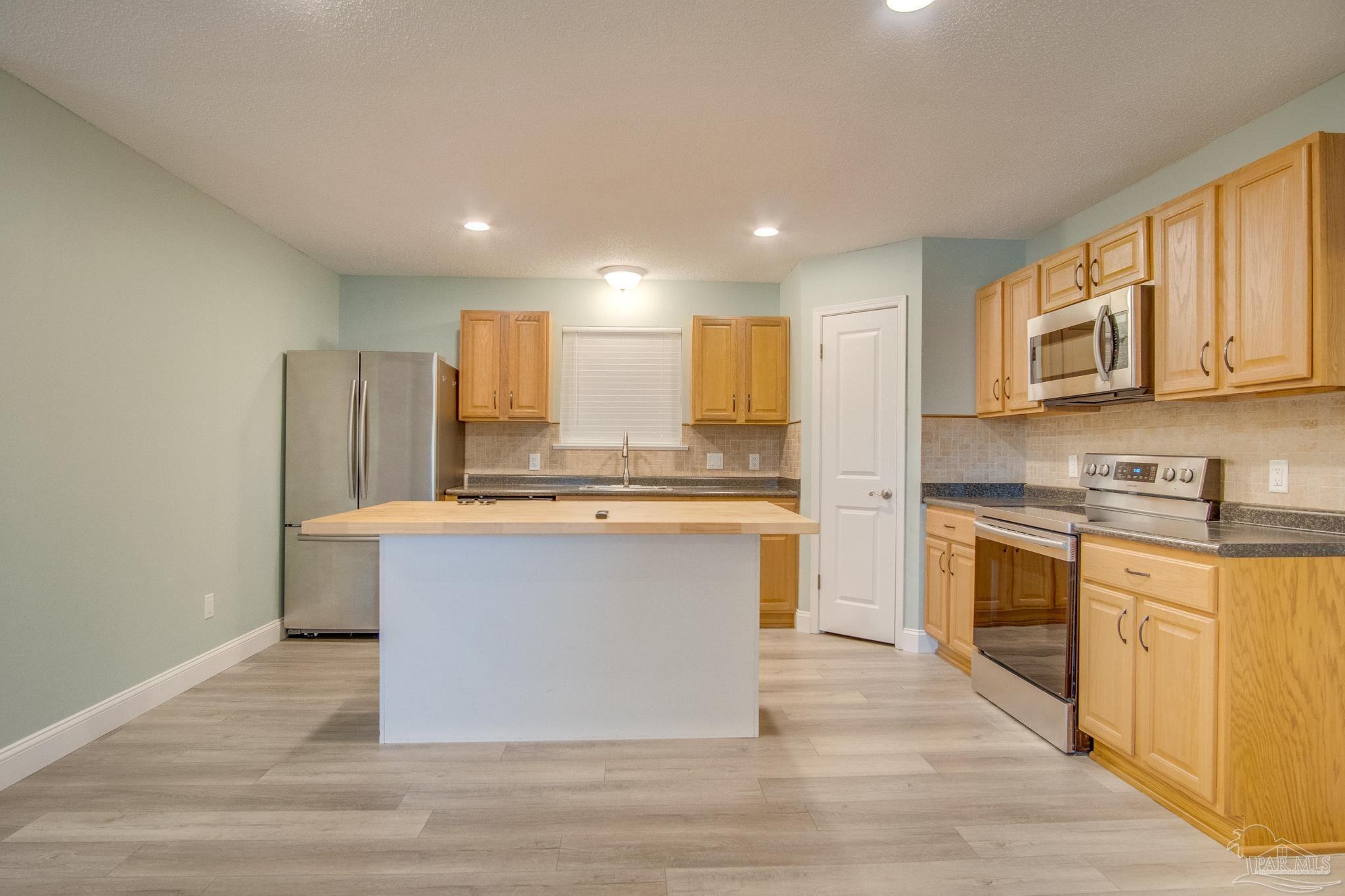 9880 Creet Circle Navarre, FL 32566 - Photo 14 of 35