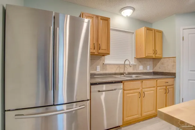 $2,550 | 9880 Creet Circle, Navarre, FL 32566