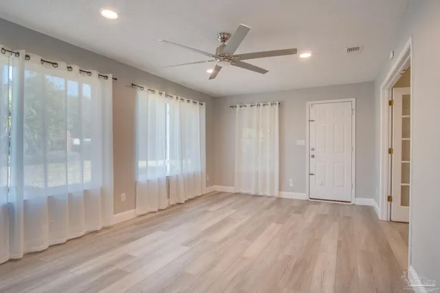 $2,550 | 9880 Creet Circle, Navarre, FL 32566