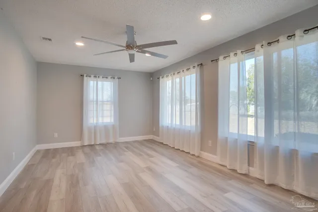 $2,550 | 9880 Creet Circle, Navarre, FL 32566