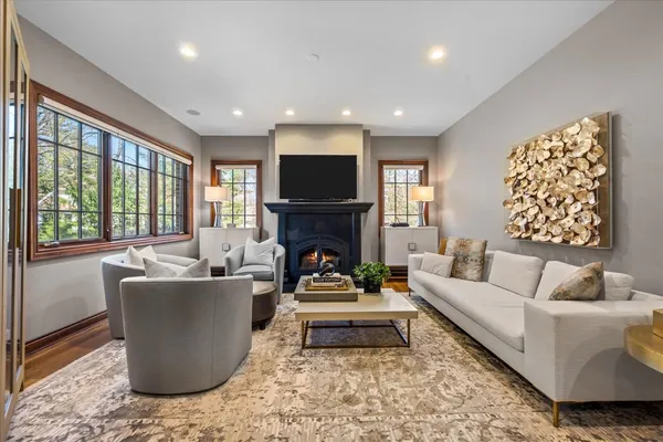 $1,849,000 | 240 Walnut Street, Libertyville, IL 60048