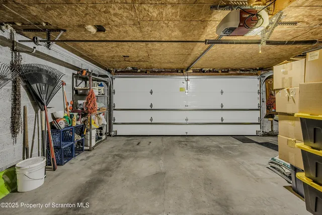 $349,999 | 101 Carriage Lane, Clarks Summit, PA 18411