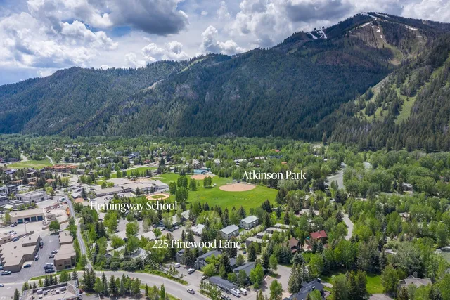 $660,000 | 225 Pinewood Lane, Unit D16, Ketchum, ID 83340