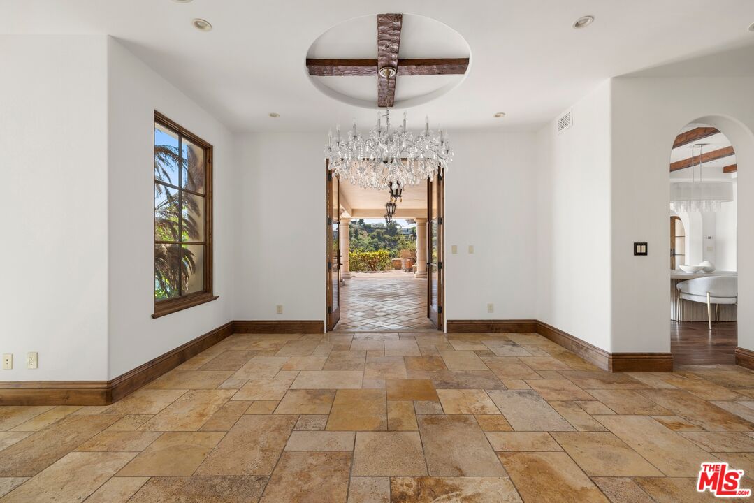 1111 Stradella Road Los Angeles, CA 90077 - Photo 12 of 37