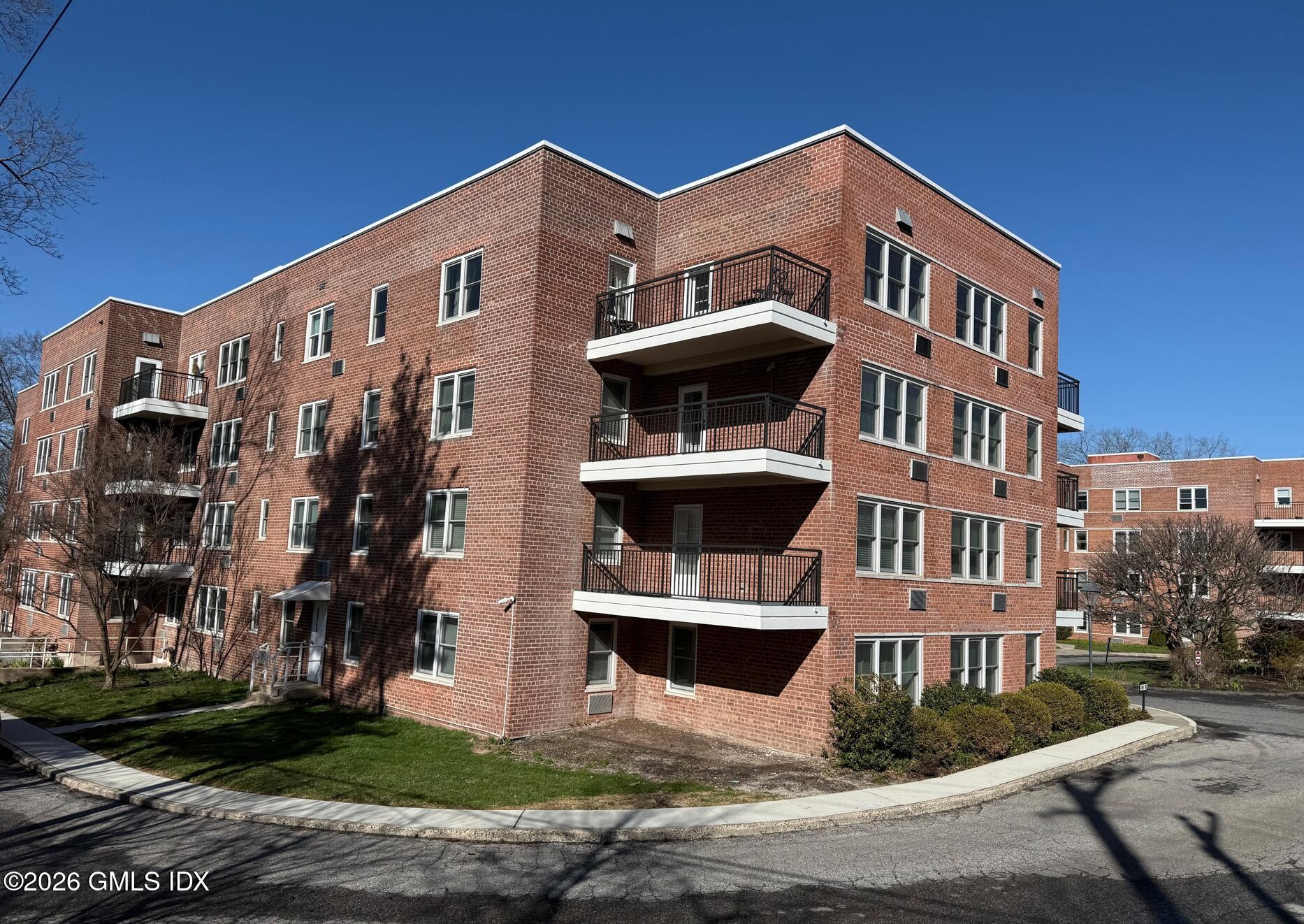 50 Lafayette Place, Unit 2H Greenwich, CT 06830 - Photo 3 of 21 Screen Shot 2026-04-02 at 1.00.14 PM