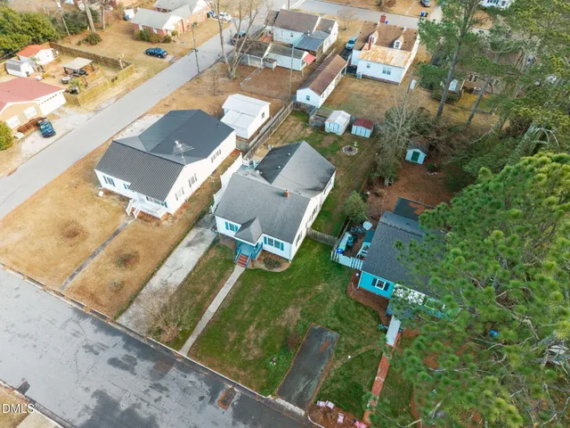 a picture of a table with chairs