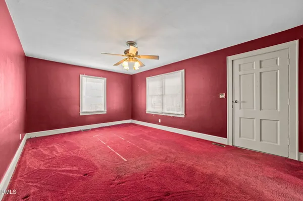 a view of empty room with window