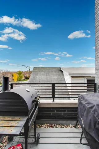 $325,000 | 3320 North Narragansett Avenue, Unit 2, Chicago, IL 60634