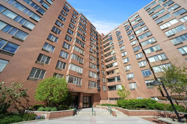 $300,000 | 801 South Plymouth Court, Unit 203, Chicago, IL 60605