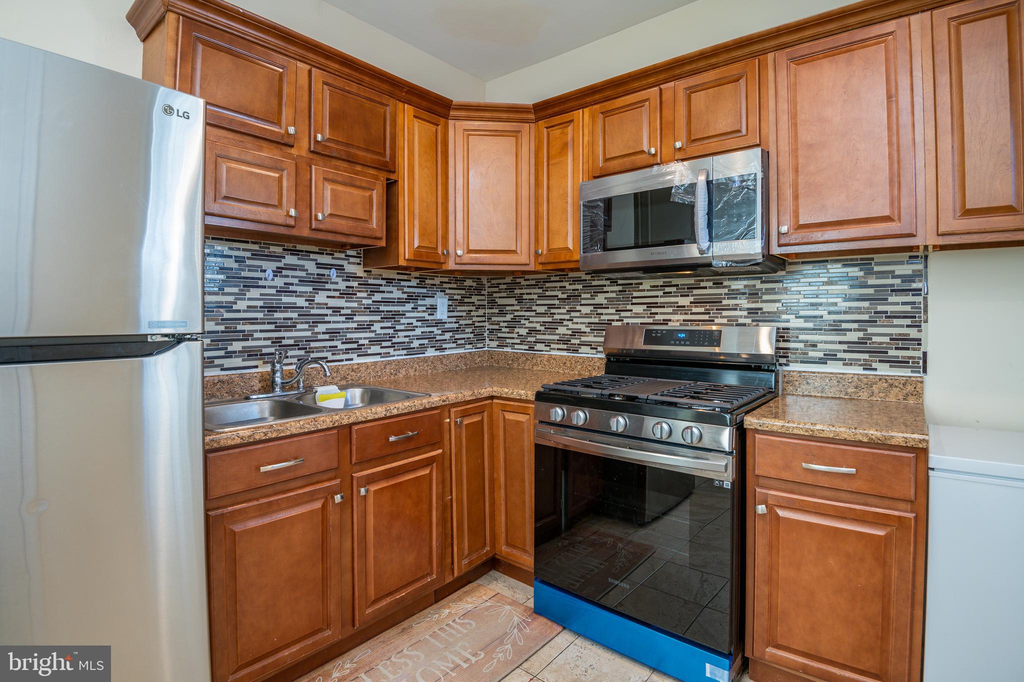 944 Lancaster Avenue Reading, PA 19607 - Photo 8 of 28 Gallery Image 8