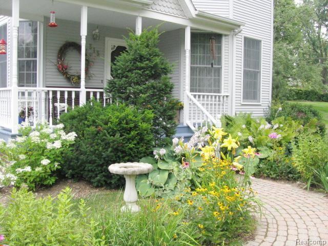 315 Benjamin Street Romeo, MI 48065 - Photo 2 of 54 #2 Front Walkway to Porch.jpg