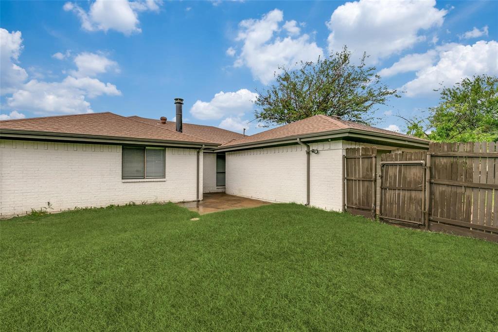 701 Kipling Drive Plano, TX 75023 - Photo 22 of 24 a backyard of a house with lots of green space