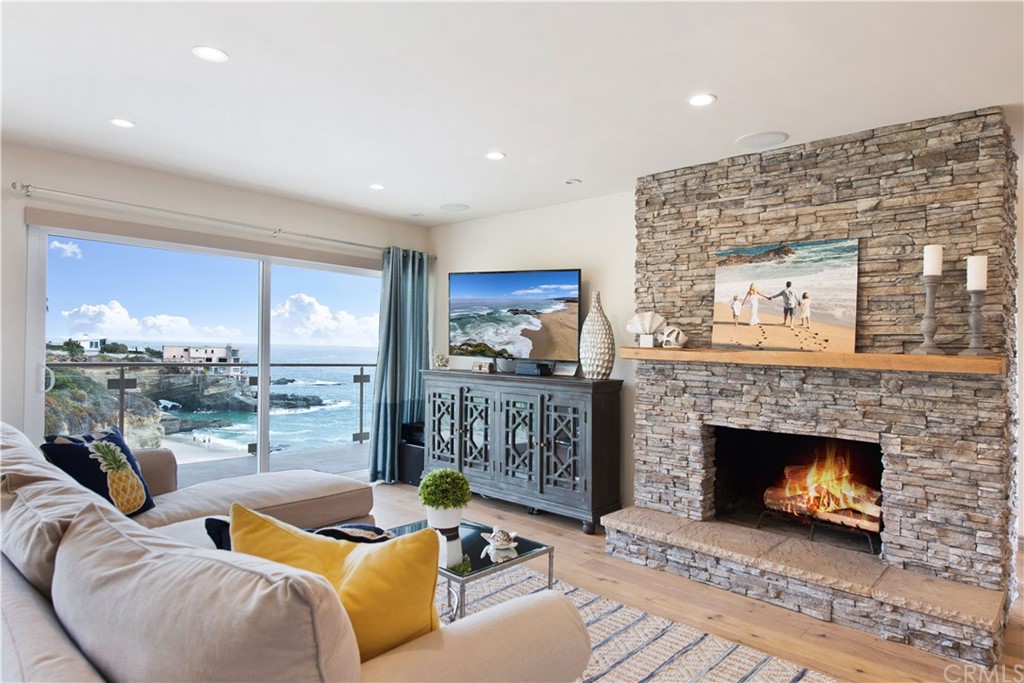 Pacific Ocean views by a warm fire! Does it get any better?