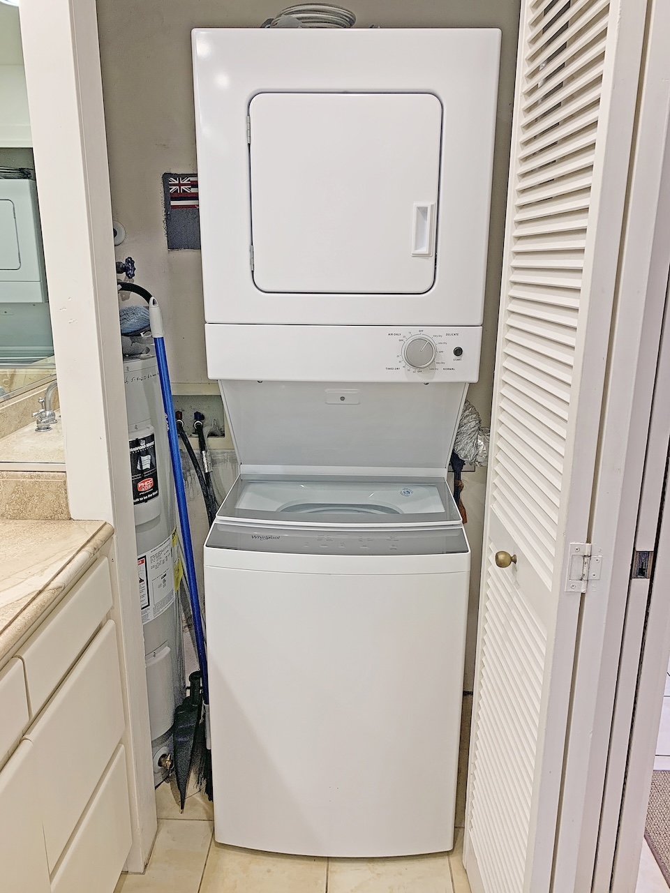 2253 Poipu Road, Unit 28 Koloa, HI 96756 - Photo 13 of 26 a utility room with dryer and washer