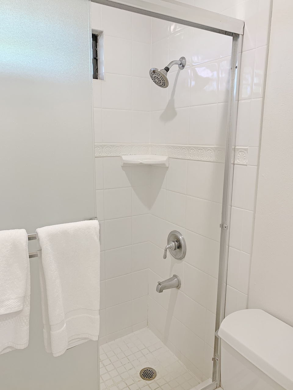 2253 Poipu Road, Unit 28 Koloa, HI 96756 - Photo 15 of 26 a bathroom with a shower and toilet