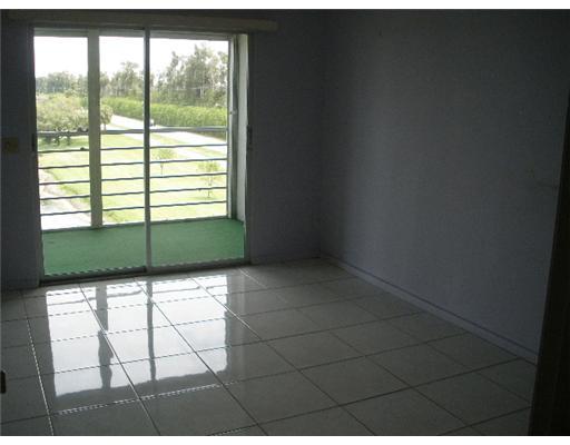 4002 Hythe A, Unit 4002 Boca Raton, FL 33434 - Photo 9 of 10 a bathroom with a window and a shower
