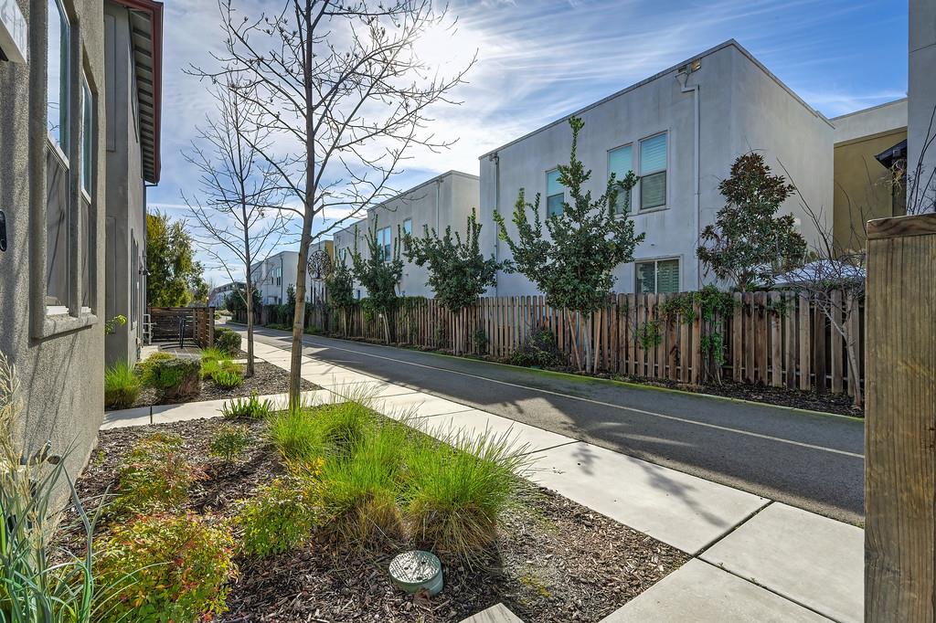 218 Box Lane Sacramento, CA 95818 - Photo 5 of 36
