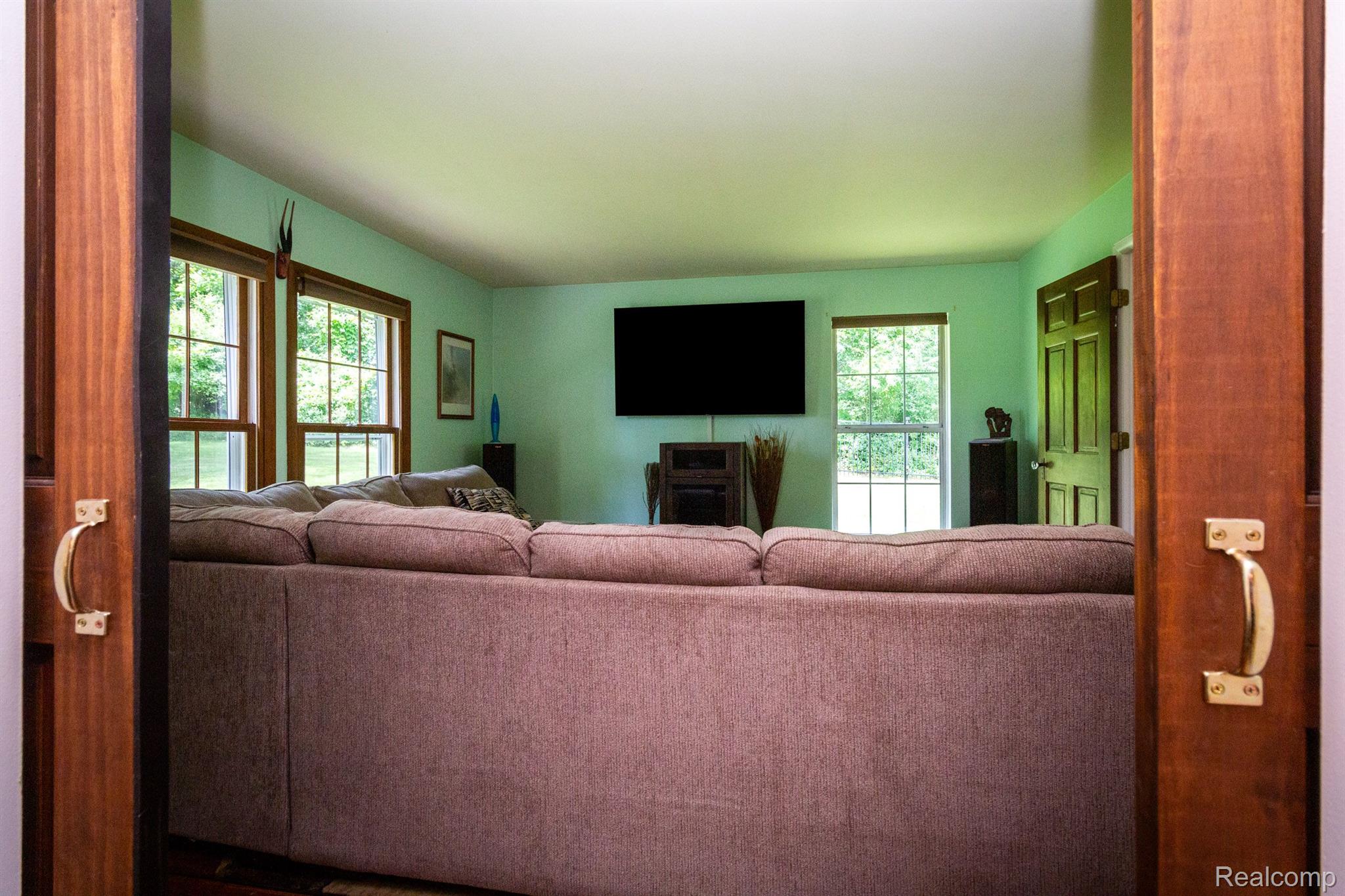 3269 Hixon Road Rochester, MI 48306 - Photo 8 of 41 Gallery Image 8