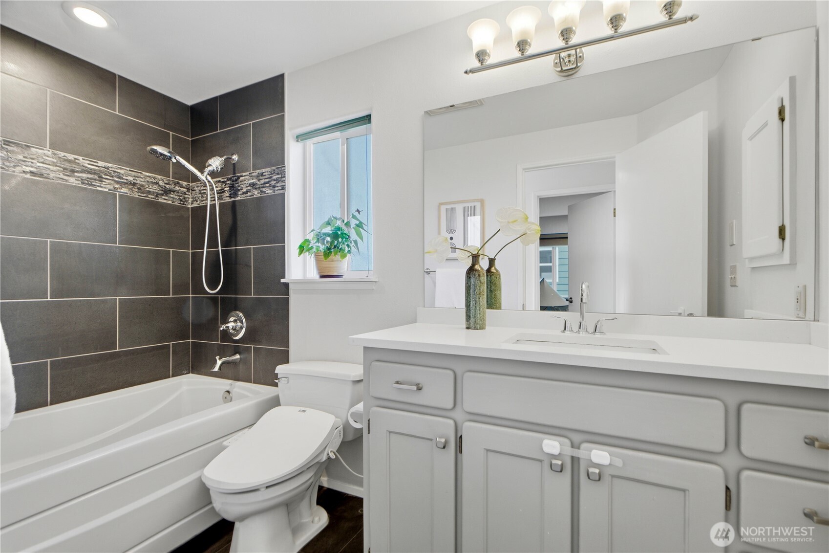 2401 North 65th Street Seattle, WA 98103 - Photo 19 of 28