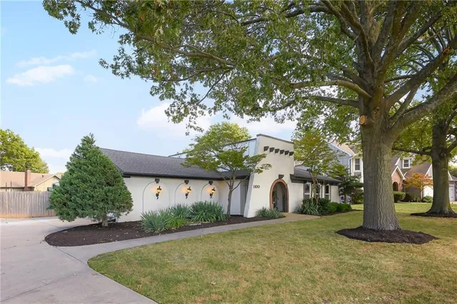 $399,000 | 1100 Johnston Drive, Raymore, MO 64083