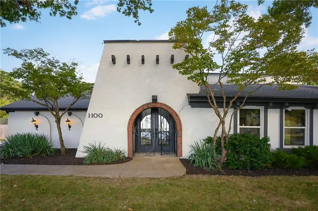 $399,000 | 1100 Johnston Drive, Raymore, MO 64083