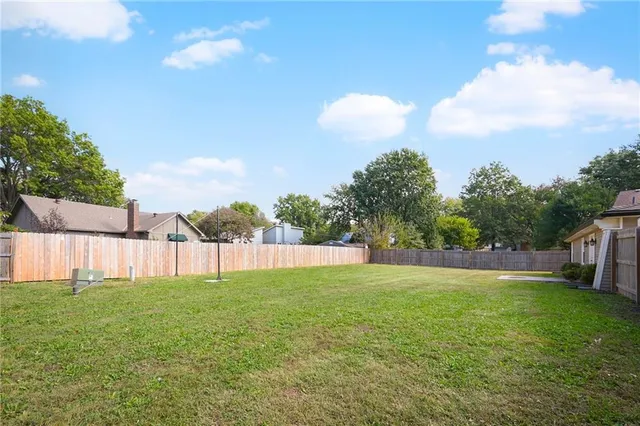 $399,000 | 1100 Johnston Drive, Raymore, MO 64083