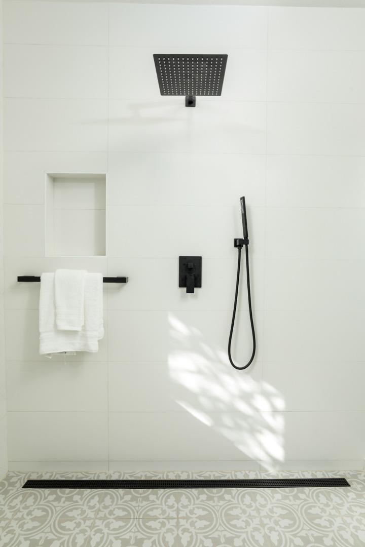 694 Morse Street San Jose, CA 95126 - Photo 21 of 38 a bathroom with a shower