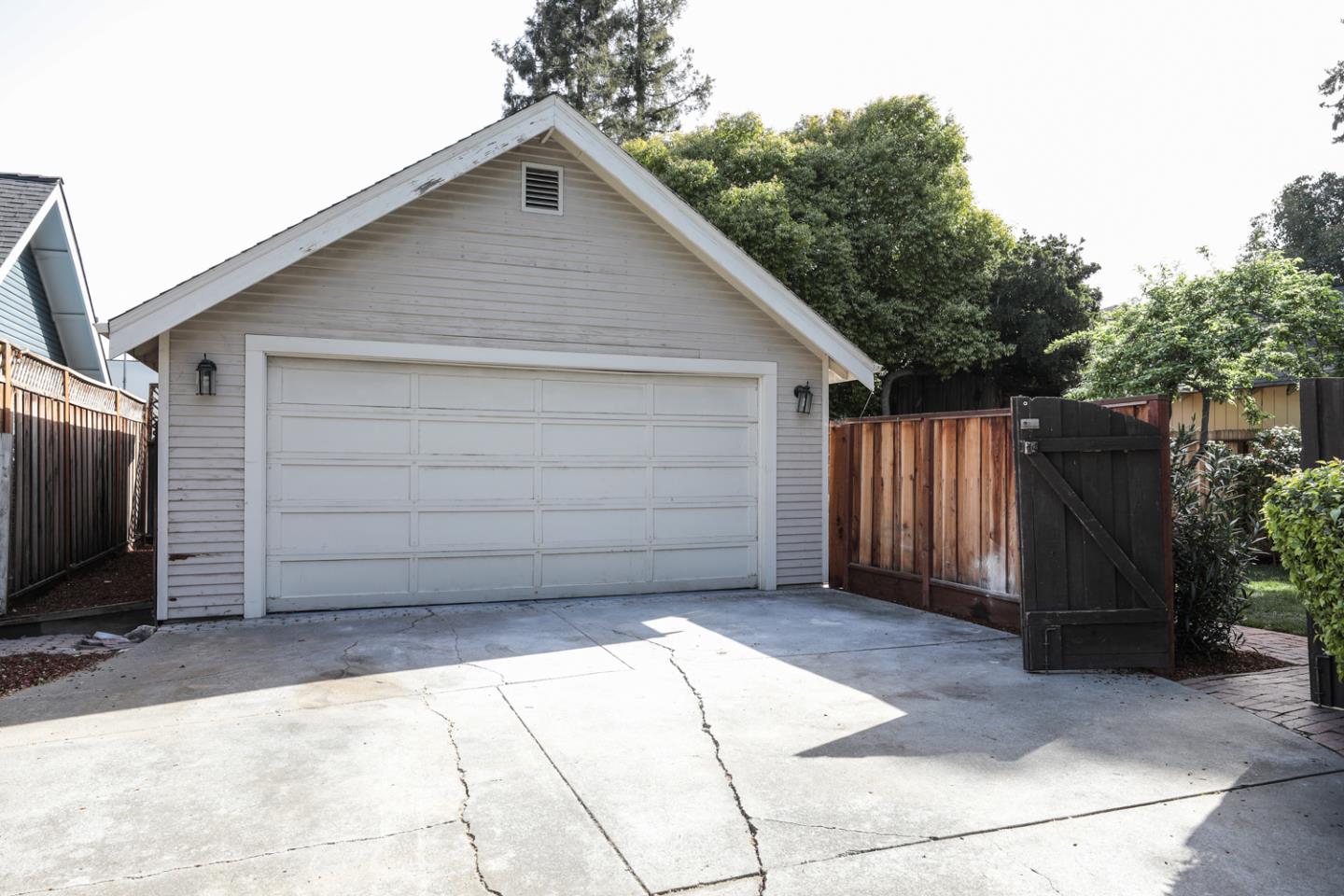 694 Morse Street San Jose, CA 95126 - Photo 37 of 38 a backyard of a house