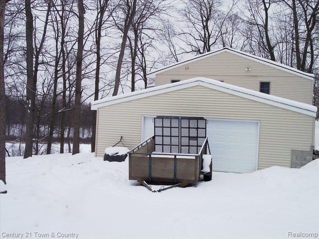 1175 Baker Road Fenton, MI 48430 - Photo 3 of 16 Two Car Attached Garage