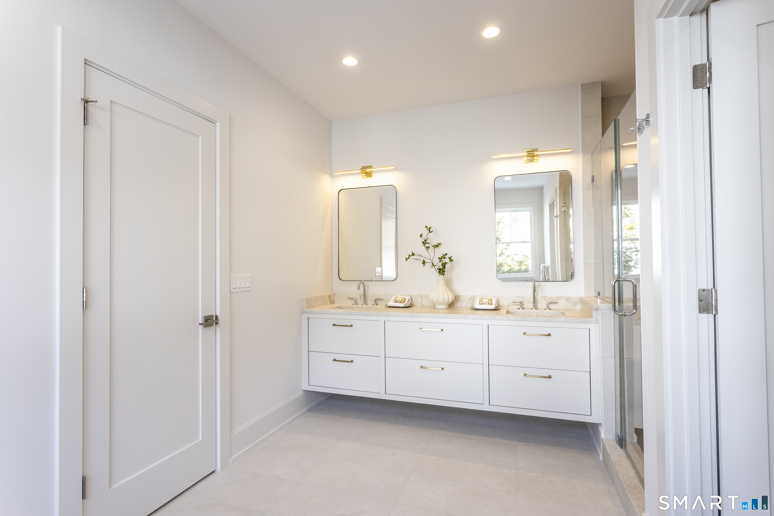 10 Wakenor Road Westport, CT 06880 - Photo 18 of 34 Love this SIR custom cabinetry!