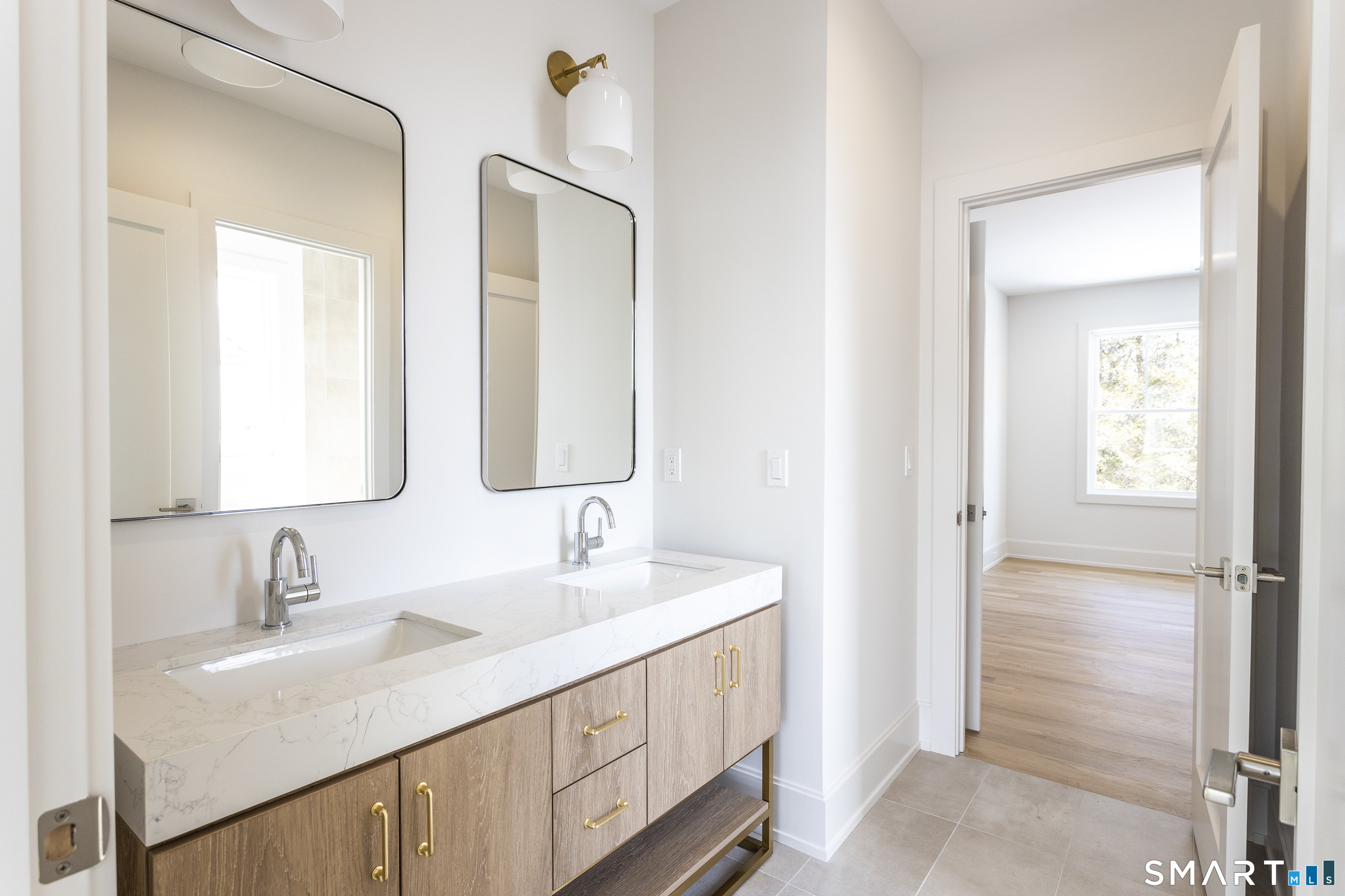 10 Wakenor Road Westport, CT 06880 - Photo 20 of 34 Jack & Jill bath