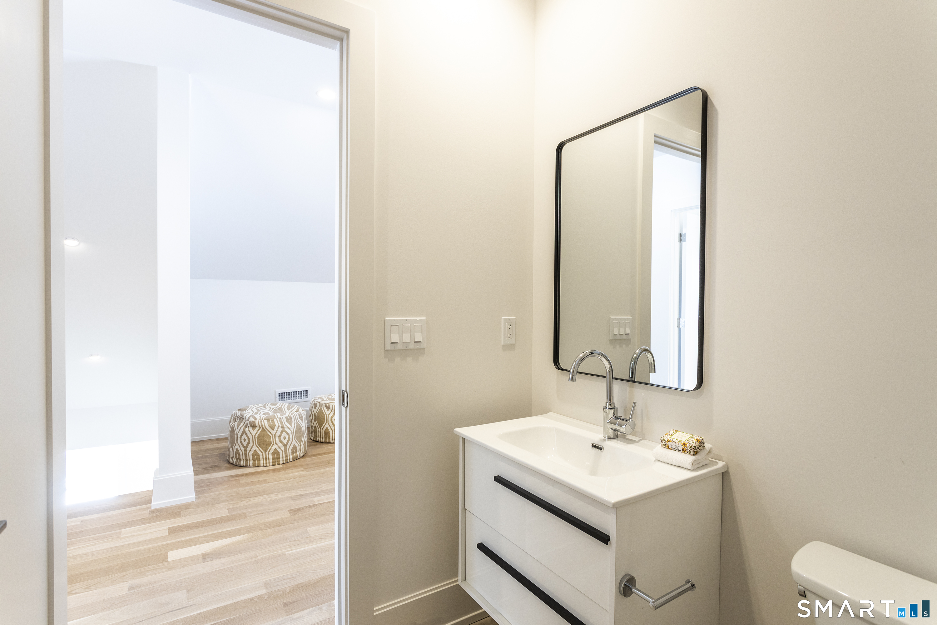 10 Wakenor Road Westport, CT 06880 - Photo 26 of 34 Full bathroom on third floor