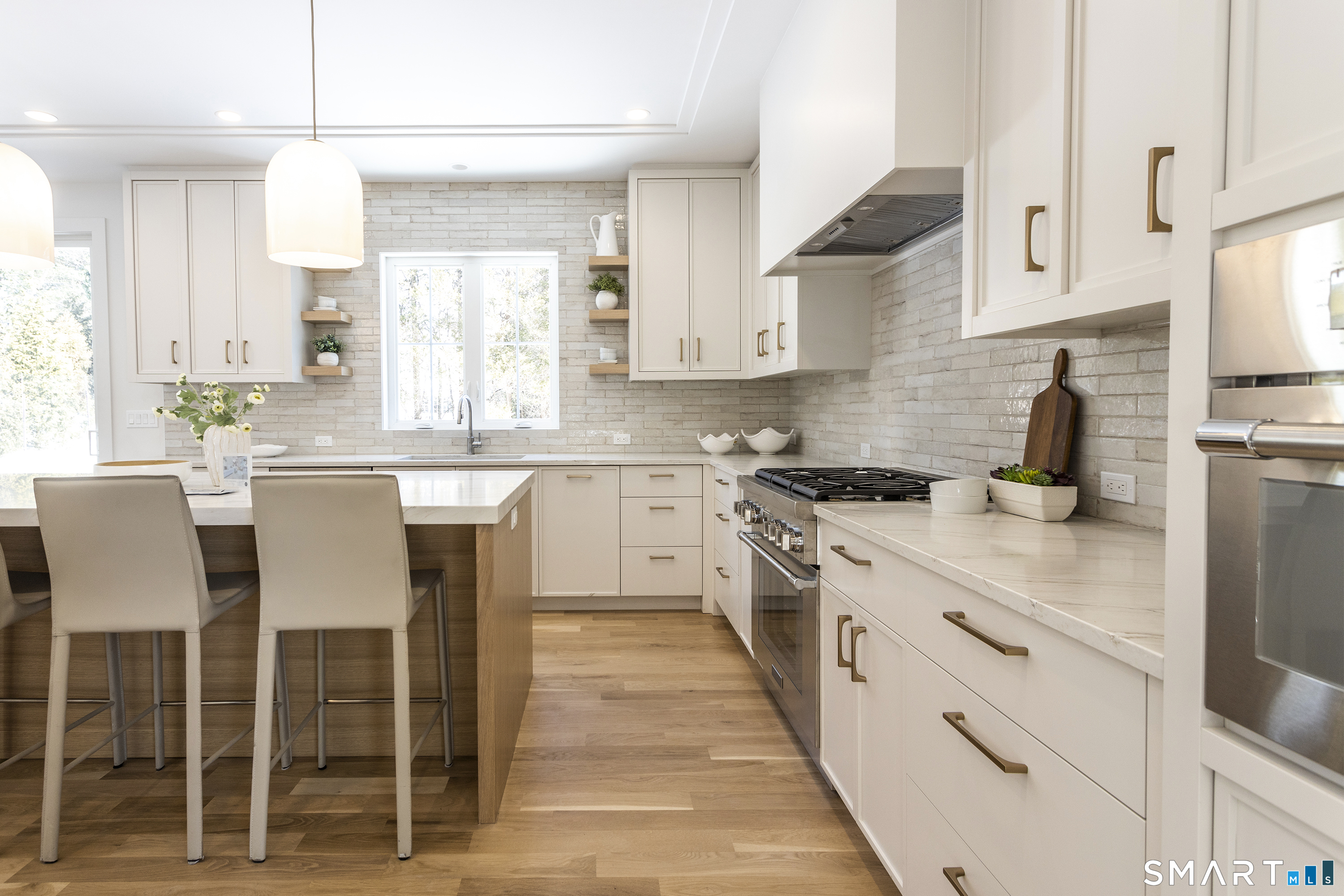 10 Wakenor Road Westport, CT 06880 - Photo 4 of 34 Custom SIR sleek white cabinetry with eat-in kitchen