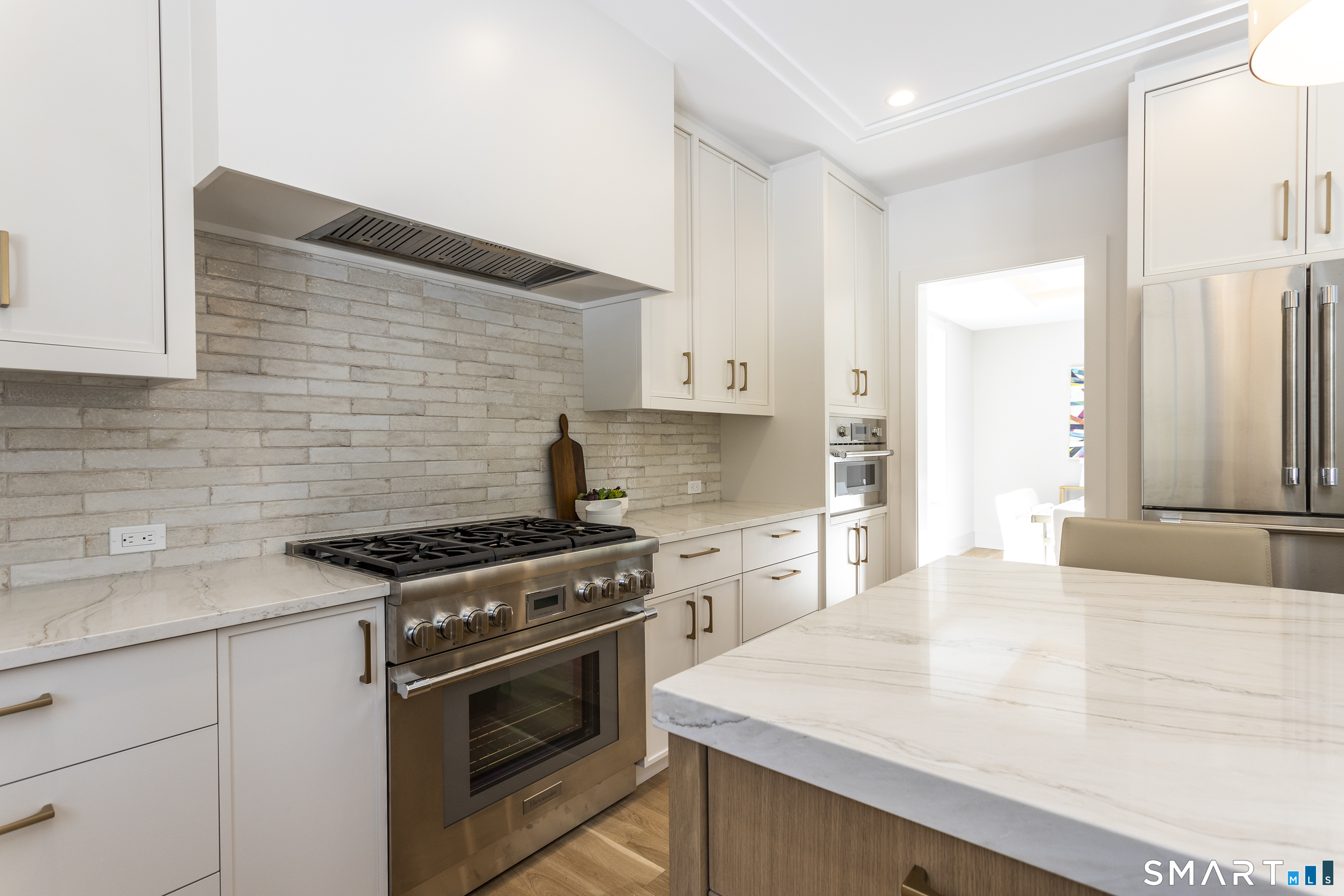 10 Wakenor Road Westport, CT 06880 - Photo 5 of 34 Beautiful Thermador stainless steel appliances