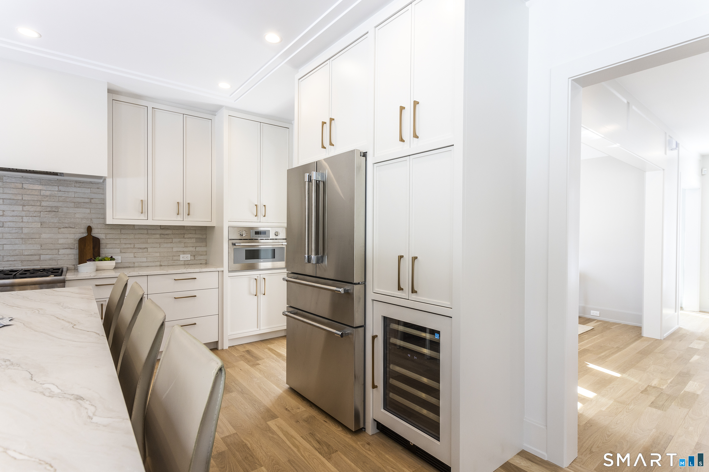 10 Wakenor Road Westport, CT 06880 - Photo 8 of 34 Love a dual temperature wine fridge!