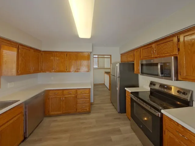 $2,549 | 4350 Thornhill Lane, Vadnais Heights, MN 55127