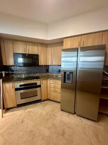 $7,100 | 140 Meridian Avenue, Unit 315, Miami Beach, FL 33139