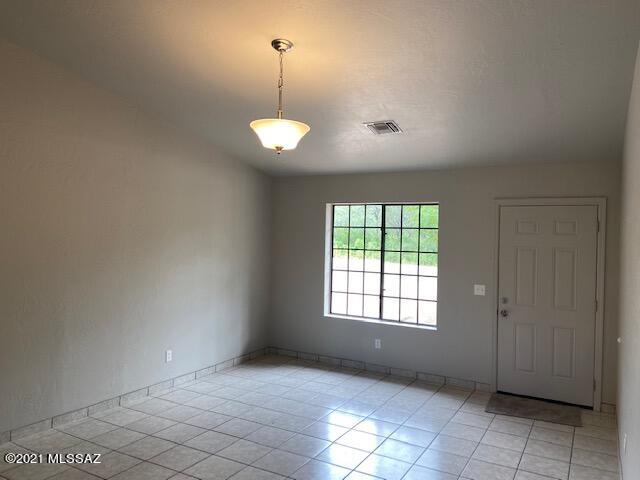 284 Camino La Pasida Rio Rico, AZ 85648 - Photo 4 of 19 Living Room