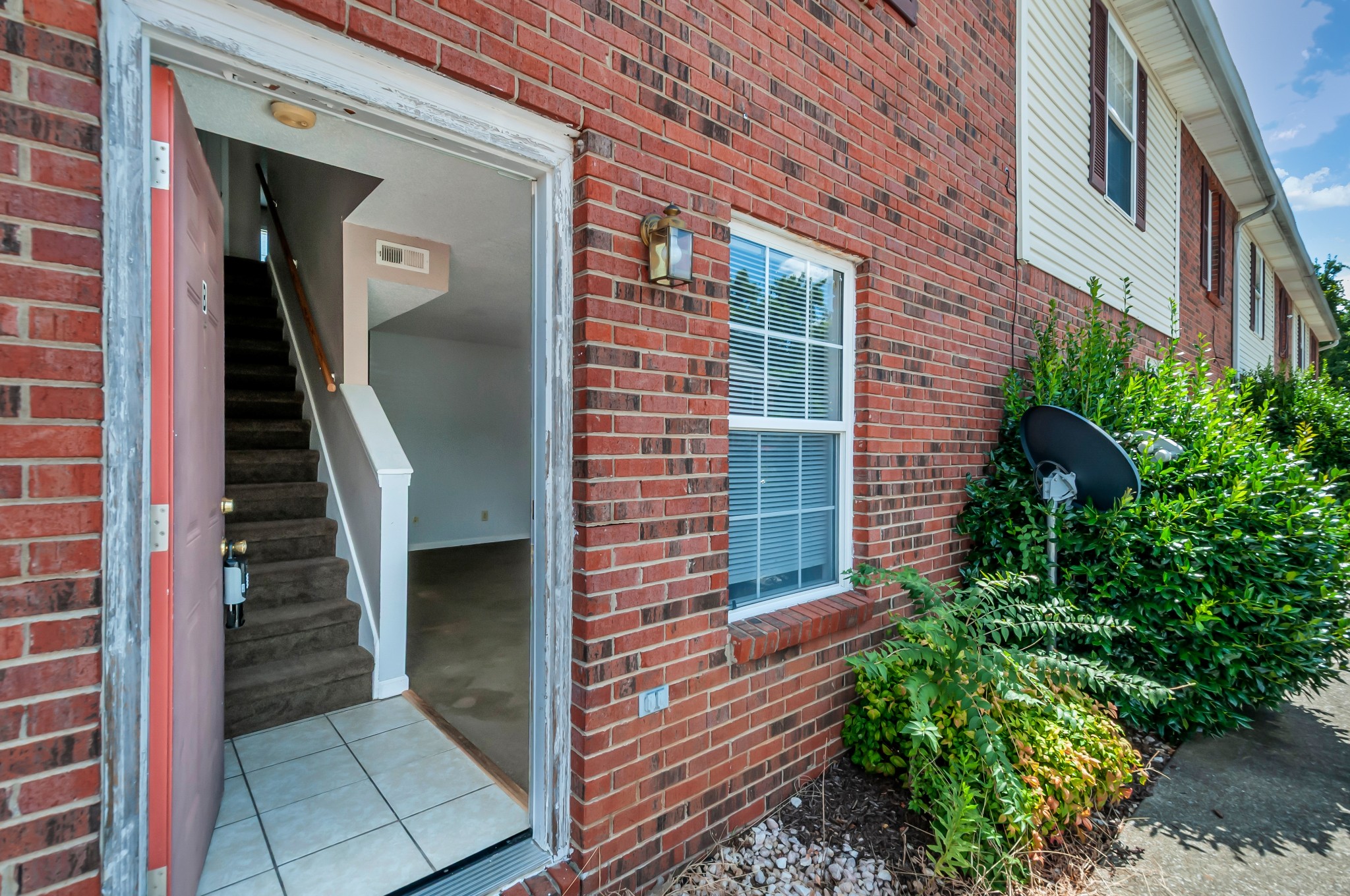 284 Raleigh Drive, Unit B Clarksville, TN 37043 - Photo 2 of 20