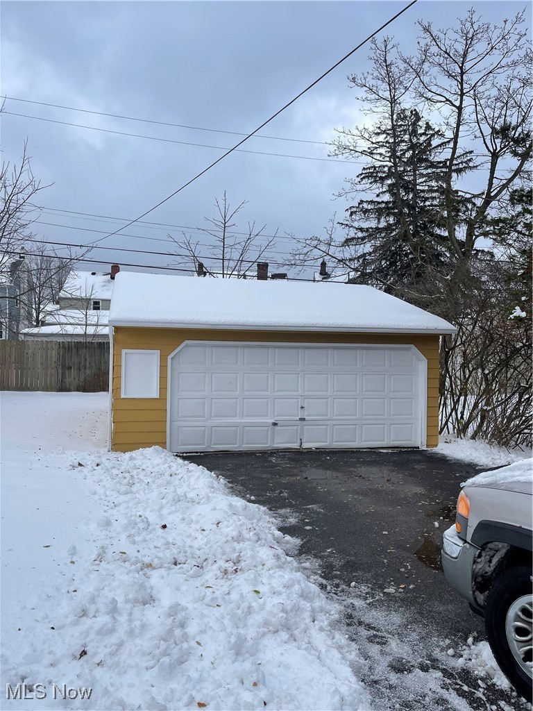 3544 Silsby Road Cleveland, OH 44118 - Photo 15 of 19 Snow covered 2-car detached garage.