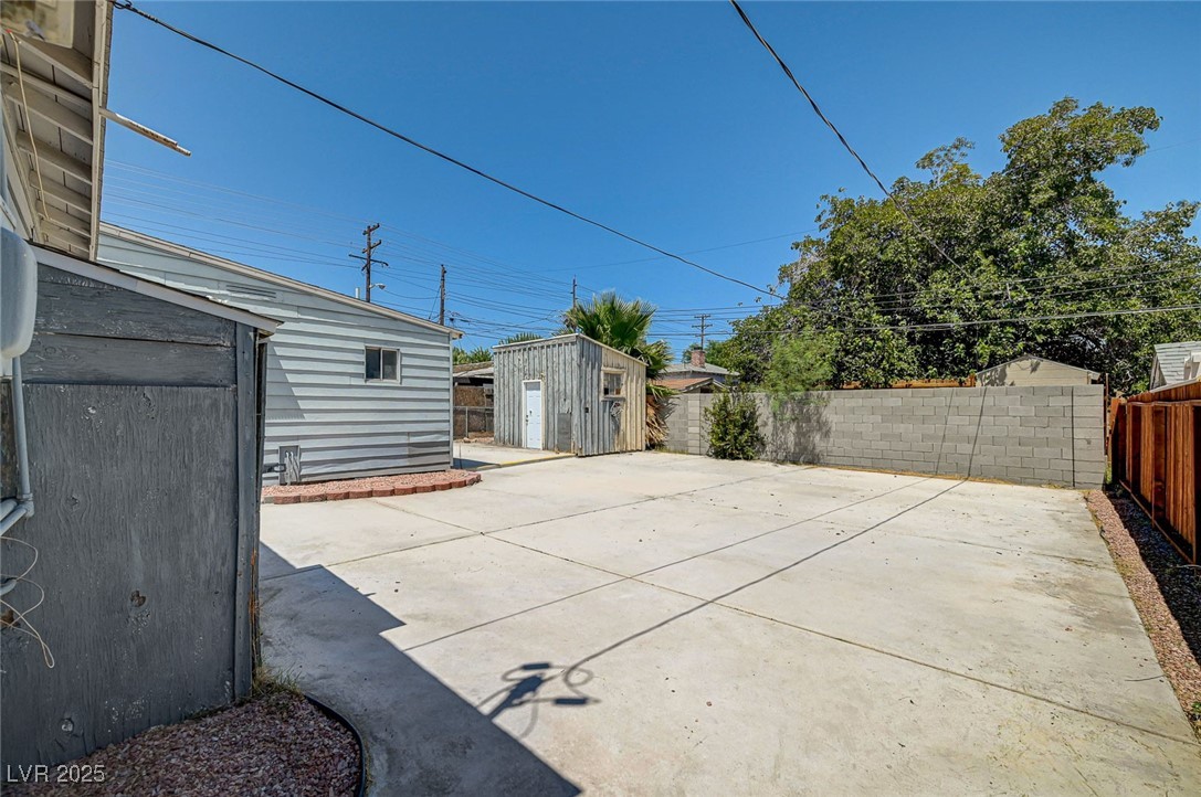 1405 East Bridger Avenue, Unit B Las Vegas, NV 89101 - Photo 11 of 30